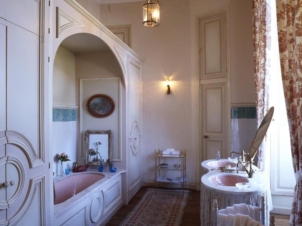 Chateau De La Flocelliere Room photo